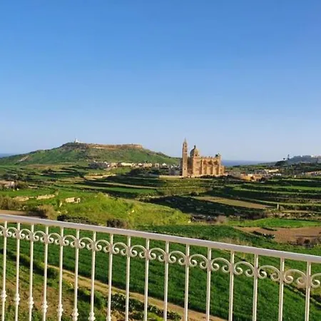 Superb With Pool & Spectacular Views *