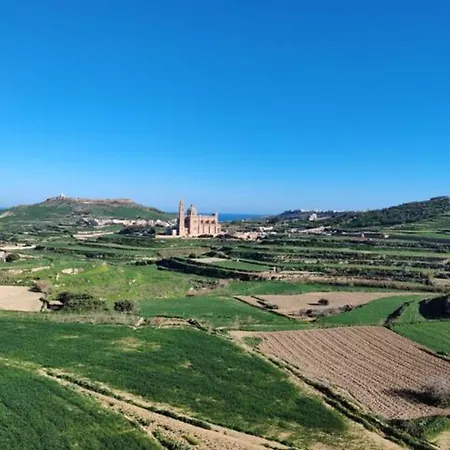 Superb With Pool & Spectacular Views *